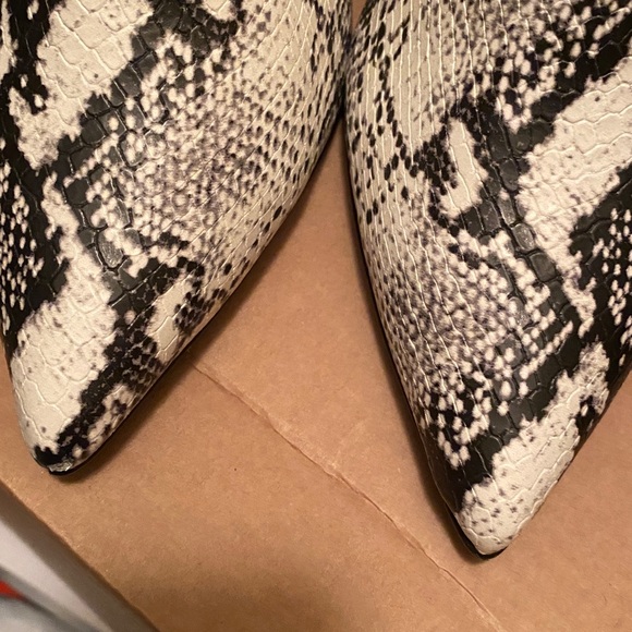 STEVE MADDEN BOOTS - Picture 16 of 17